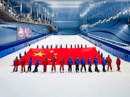 狂魔哥开团Faker碰瓷UZI！5个皮肤不如一诺一个，UZI纯属阿猫阿狗